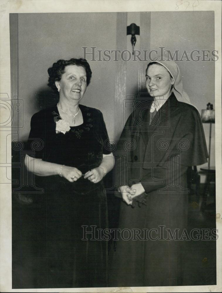 1951 Press Photo Sister Margaret Medical Missionaries of Mary, Mrs John Collins - Historic Images