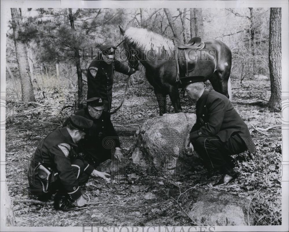 1962 Press Photo Officers Search Woods for Weapon Used on Crime - RSL88333 - Historic Images