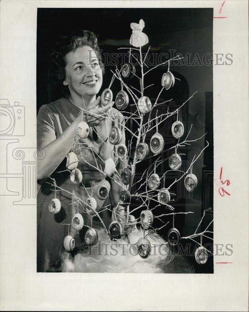 1964 Press Photo Eggshell Ornaments Made by Mrs Herber B Post - RSL65155 - Historic Images