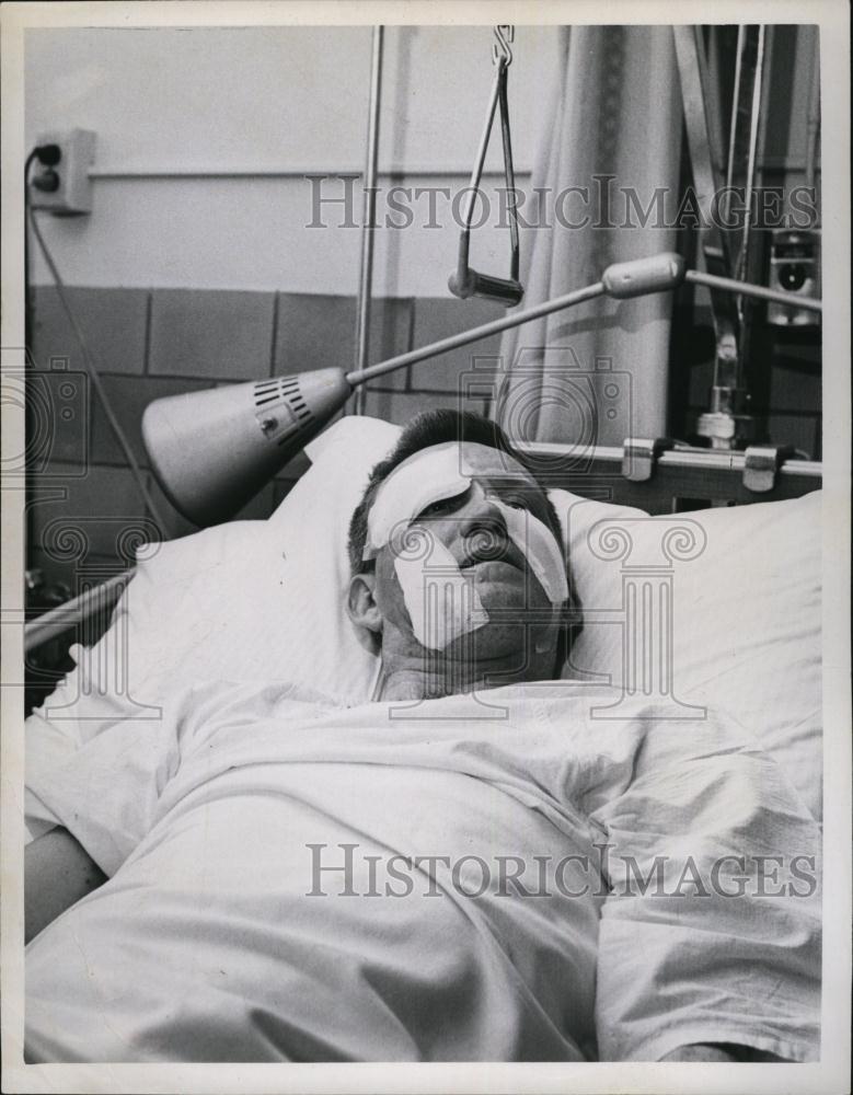 1968 Press Photo Attorney John E Fitzgerald In Hospital - RSL84081 - Historic Images