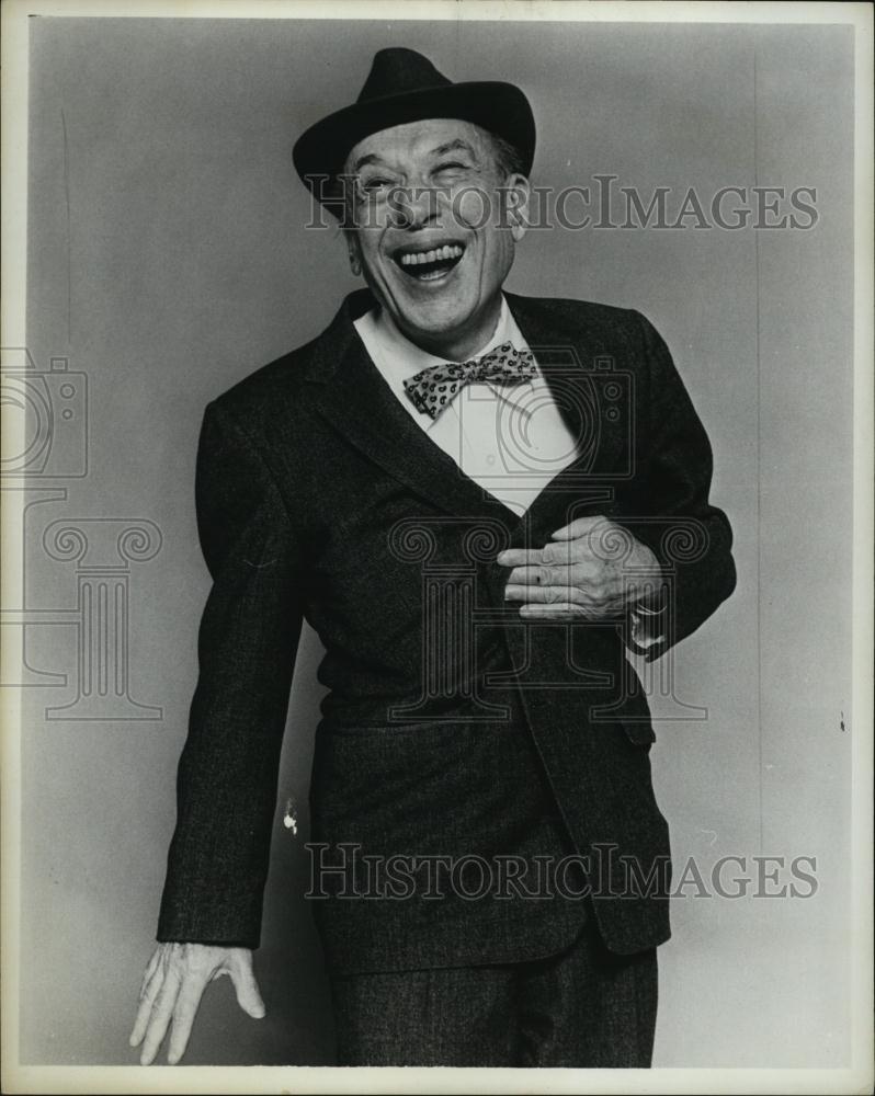 1966 Press Photo Comedian Menhushka Sadnik - RSL43911 - Historic Images