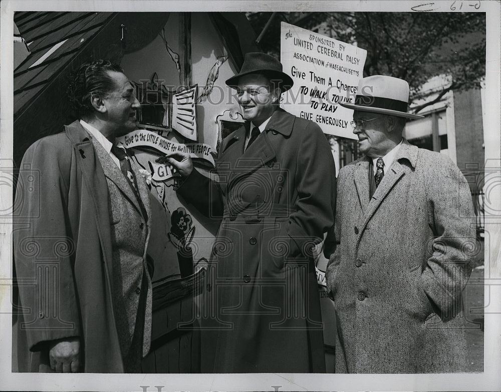 1952 Press Photo Count Berni Vici, Van Heflin, Bob Jones, Cerebral Palsy comm - Historic Images