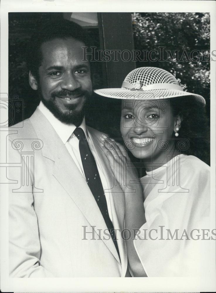 1985 Press Photo Tim Reid, Daphne Maxwell "Simon & Simon" - RSL04013 - Historic Images