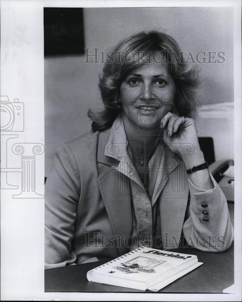 1982 Press Photo Author Joyce LaFrey &quot;Famous Florid Restaurants &amp; Recipes&quot; - Historic Images