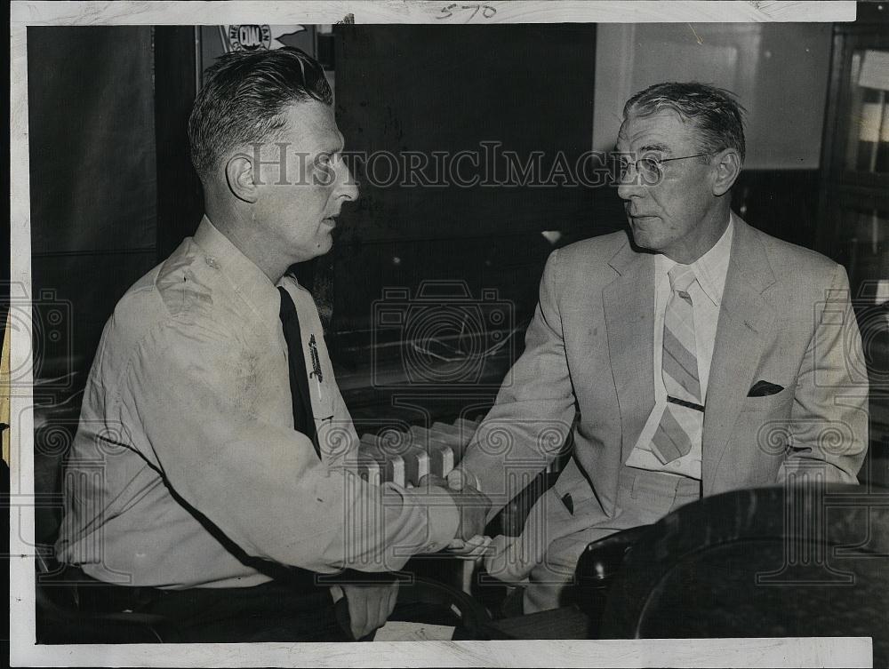 1955 Press Photo officer Henry J Dackiewicz, veteran of World War II - Historic Images