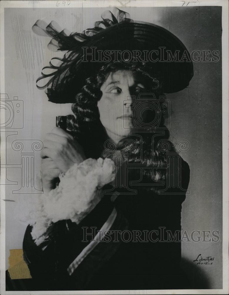 1951 Press Photo Actor Louis Jouvet Stars In &quot;L&#39; Ecole Des Femmes&quot; - RSL82519 - Historic Images