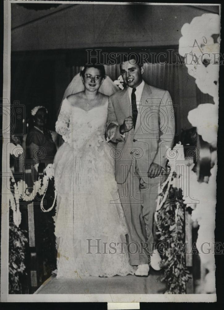 1954 Press Photo Mr &amp; Mrs Raymond David Wehle Formerly Sue Carlyn Kaiser - Historic Images