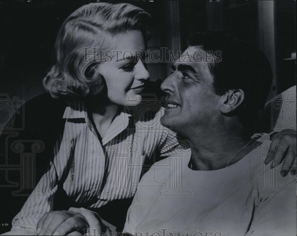 1955 Press Photo Victor Mature & Lee Marvin in "Violent Saturday" - RSL88837 - Historic Images