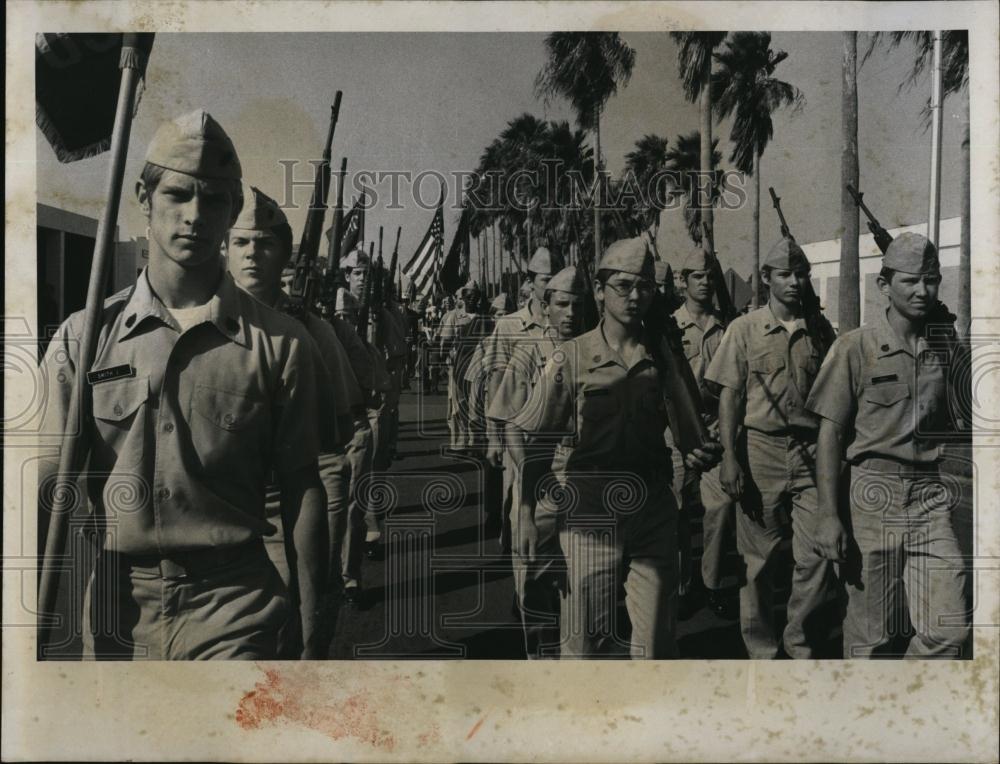 1973 Press Photo Venice High School Band Joins Veterans In Veteran&#39;s Day Parade - Historic Images