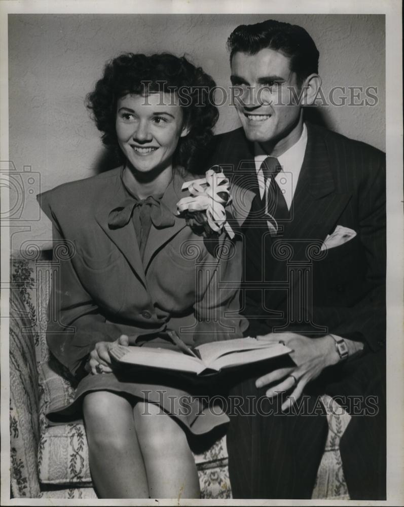 1947 Press Photo Mr &amp; Mrs JH Zander - RSL91169 - Historic Images