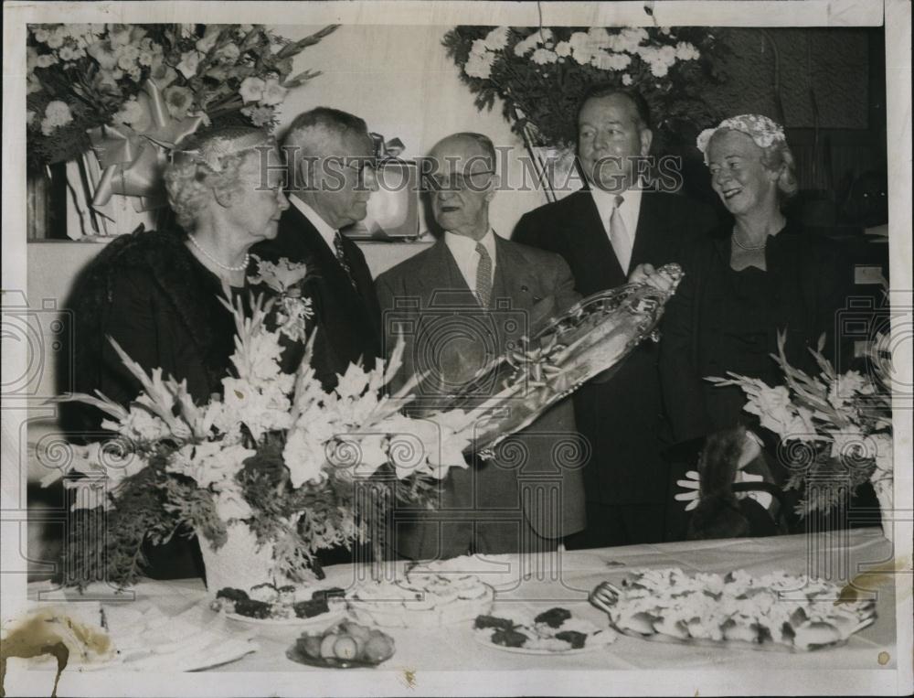 1956 Press Photo Clarence Hunter,JP Manning ZCo 7 family after 50 yr anniv - Historic Images