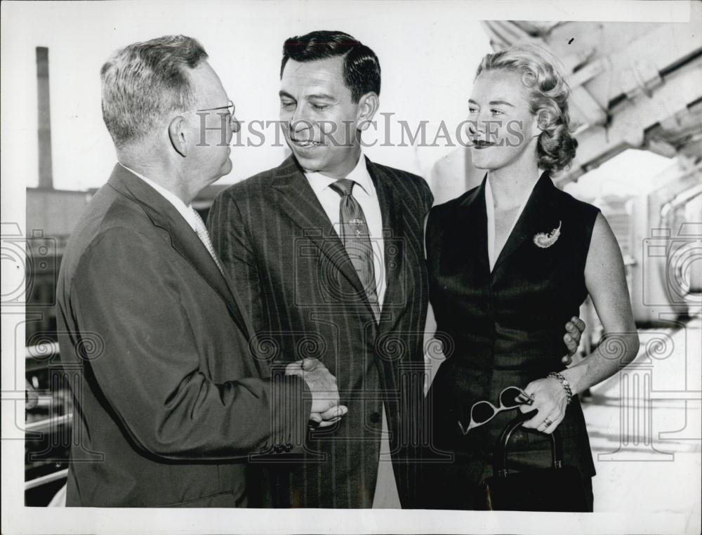 1955 Press Photo Actor Jack Webb of "Dragnet"& bride Dorothy Towne ,Mayor Hynes - Historic Images