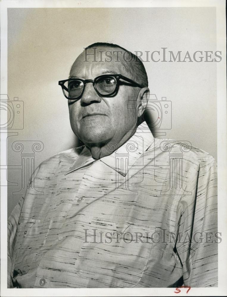 Press Photo Frank Quayle Retires New York City Fire Commissioner - RSL65185 - Historic Images