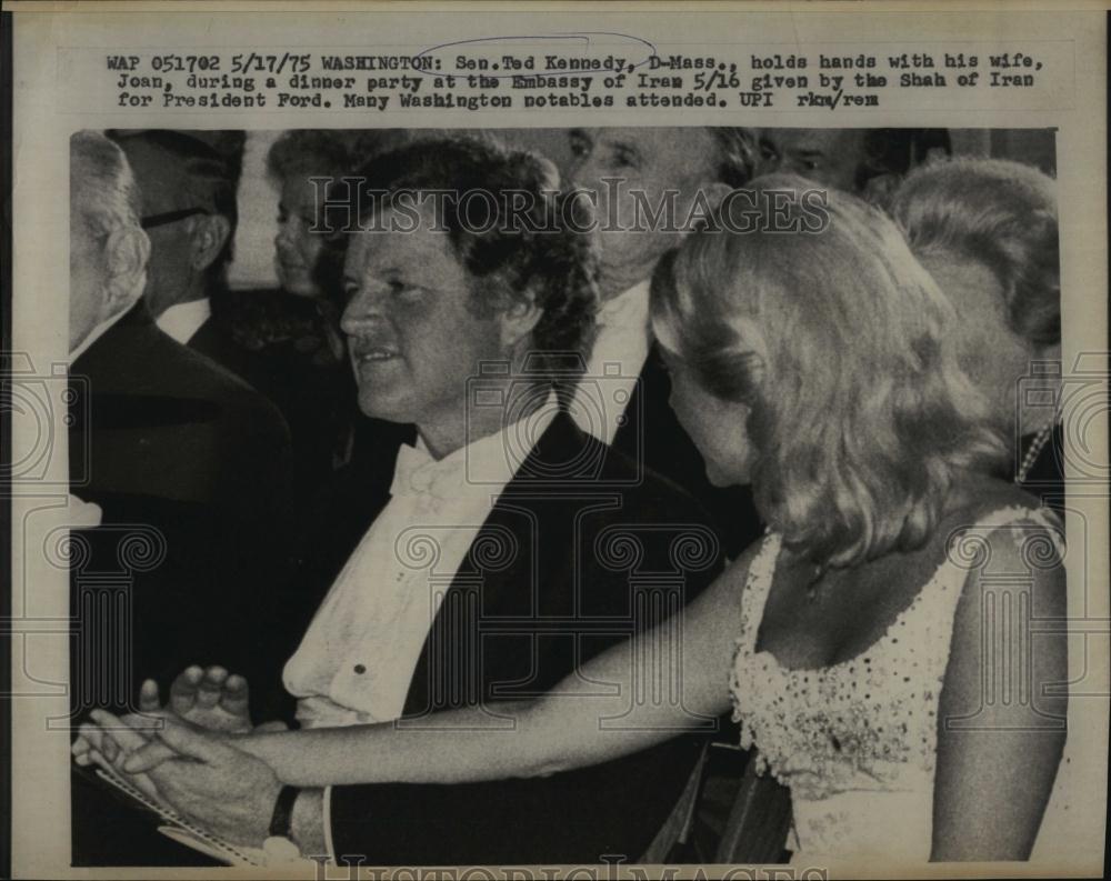 1975 Press Photo Senator Ted Kennedy and wife Jean - RSL95719 - Historic Images