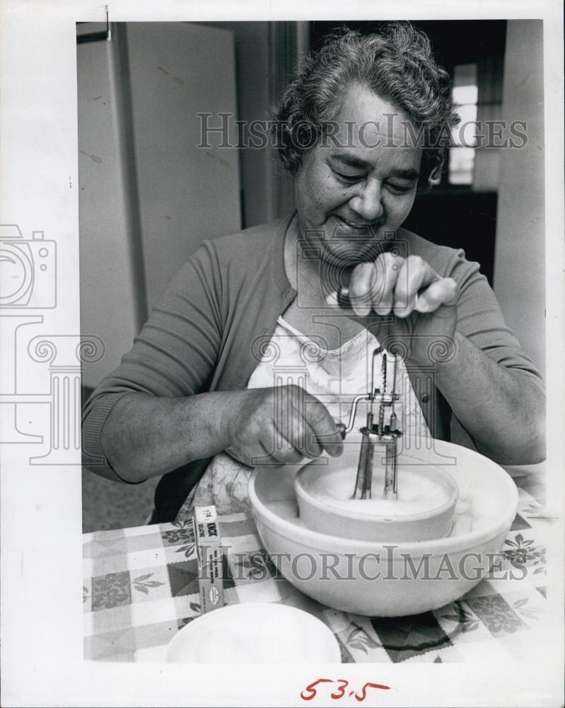 1964 Press Photo Mrs Edith Olsen wins first prize recipe contest Lemon Snow - Historic Images