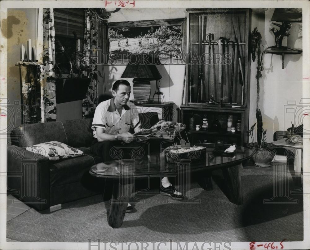 1960 Press Photo Leo Taylor in his Florida Room - RSL99281 - Historic Images