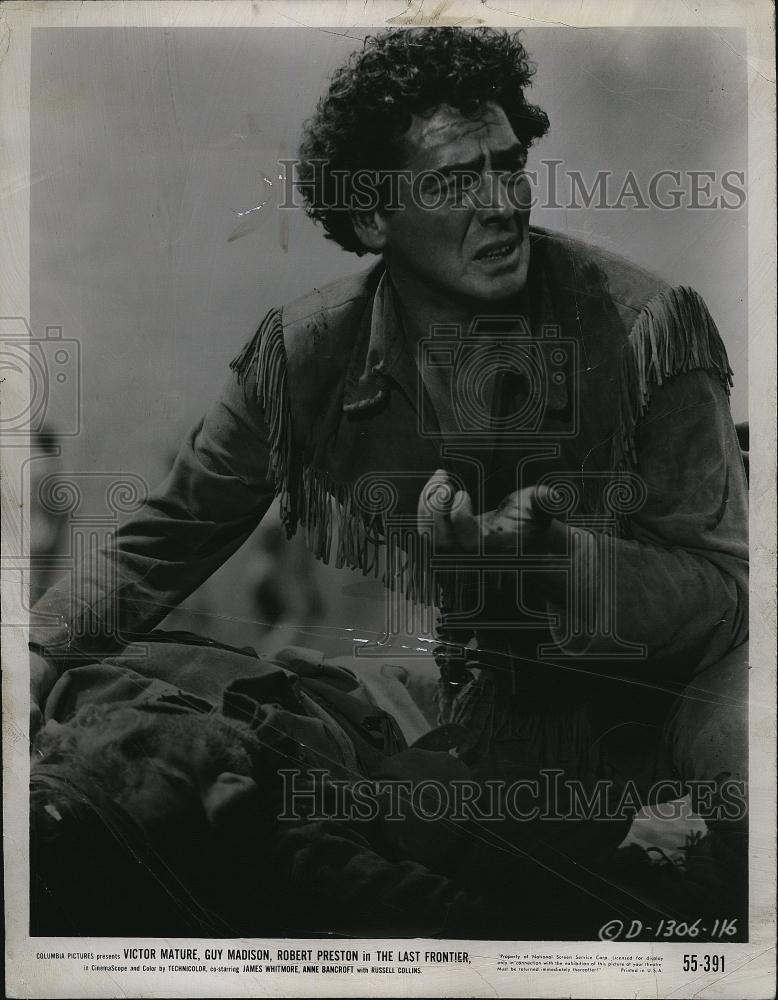 1956 Press Photo Victor Mature stars in the film &quot;The Last Frontier&quot; - RSL80983 - Historic Images