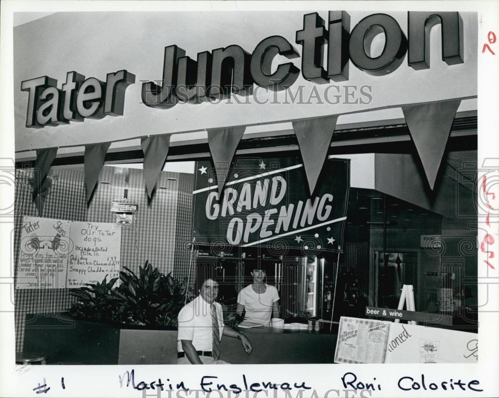 1980 Press Photo Restaurant Tater Junction at Grand Opening Martin Engleman Roni - Historic Images