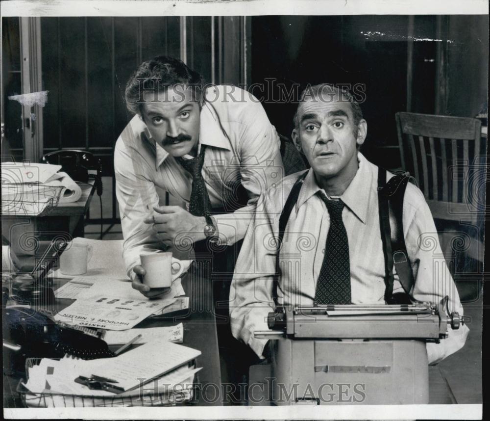 1975 Press Photo Hal Linden, Abe Vigoda &quot;Barney Miller&quot; - RSL00079 - Historic Images