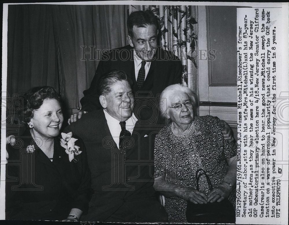 1961 Press Photo James Mitchell, former Sec of Labor posed with h er family - Historic Images