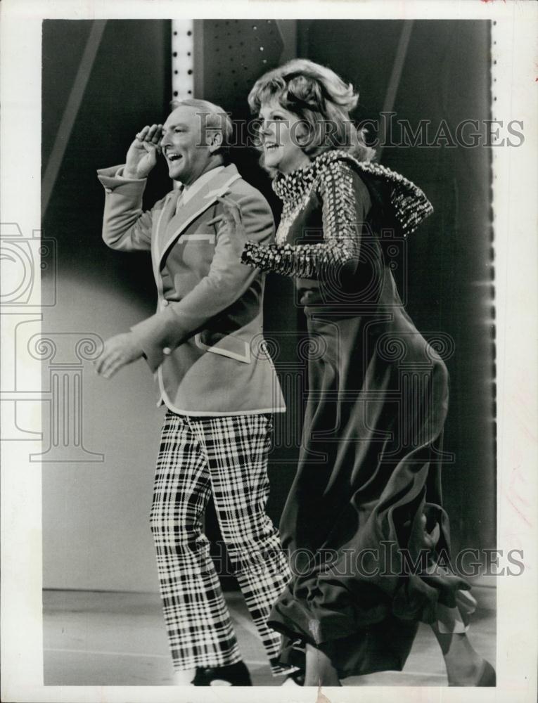 1972 Press Photo Jack Cassidy &amp; Lynn Redgrave Perform &quot;Why Must The Show Go On?&quot; - Historic Images