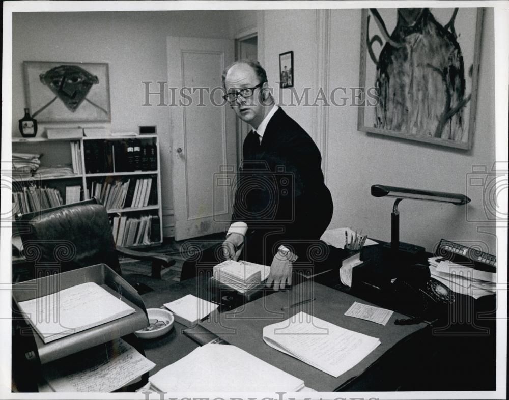 1970 Press Photo Lawyer Jonathan Weiss - RSL67603 - Historic Images