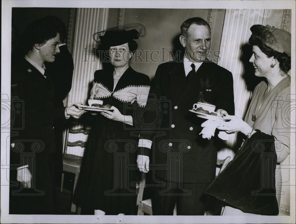 1943 Press Photo Guest at the First Anniversary of Spars - RSL87027 - Historic Images