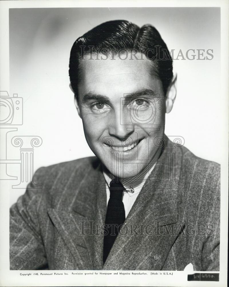 1945 Press Photo Actor Phil Reed Starring In Film "People Are Funny" - RSL04393 - Historic Images