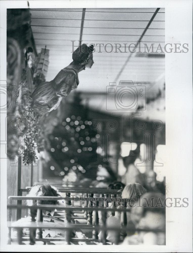 1977 Press Photo Santa Madeira Restaurant Opens on Boca Ciega Bay - RSL65055 - Historic Images