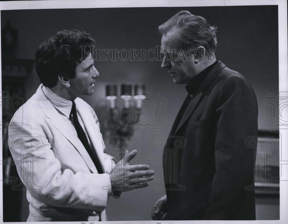 1964 Press Photo Peter Falk and Arthur Kennedy in scene of "Ambassador at Large" - Historic Images