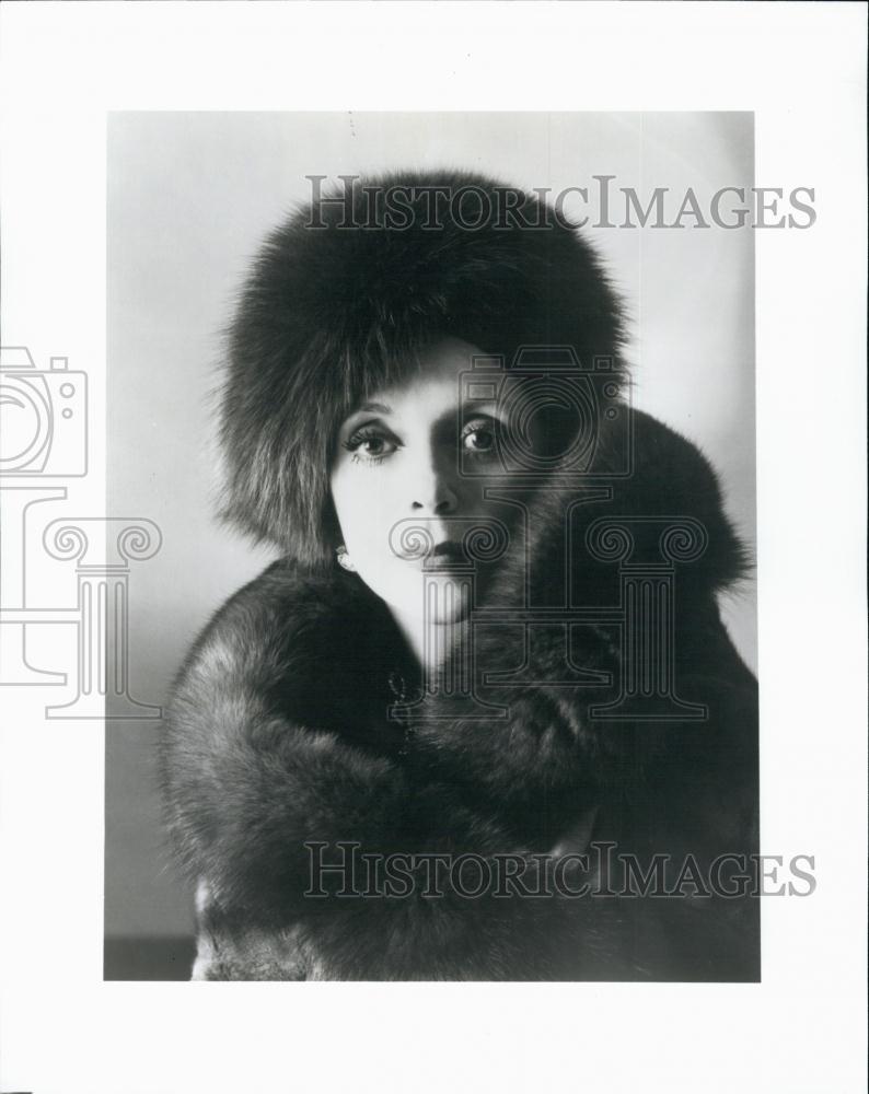 1990 Press Photo Actress Liliane Montevecchi in &quot;Grand Hotel&quot; - RSL63879 - Historic Images