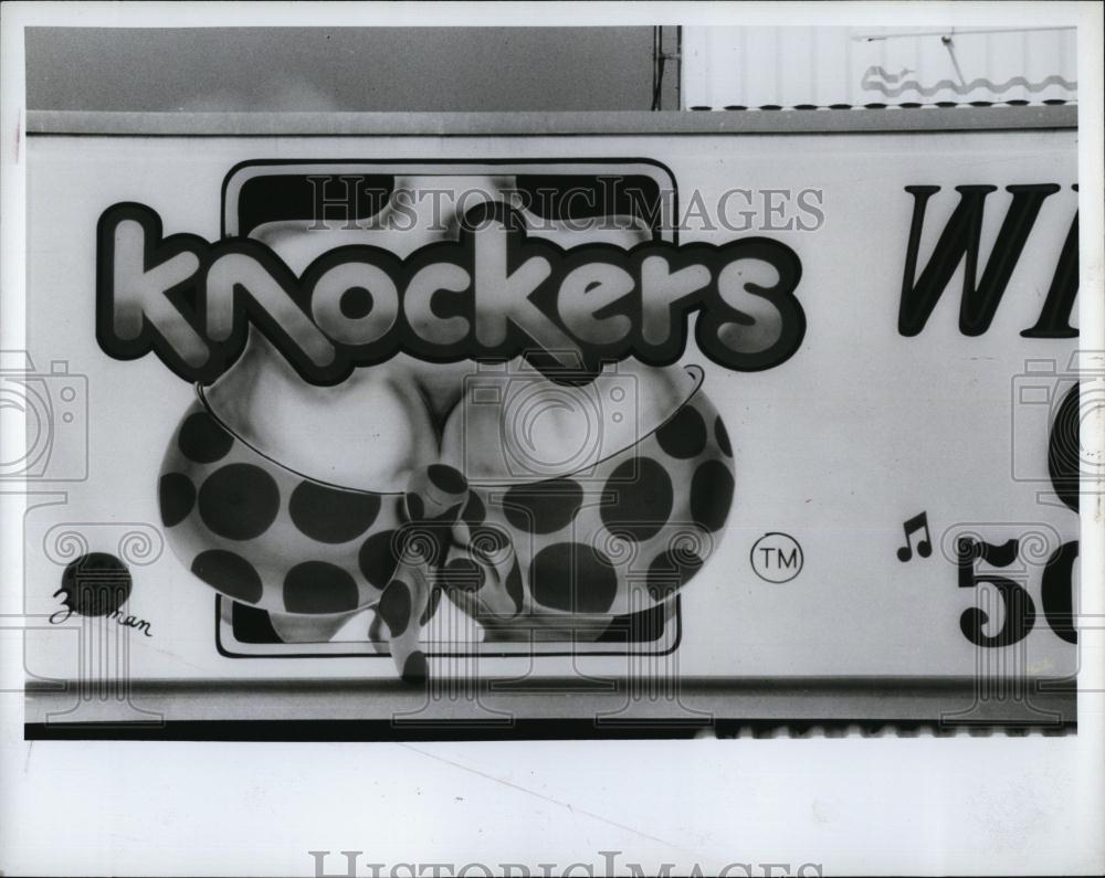 1990 Press Photo Sign Advertising Knockers Restaurant RSL99683
