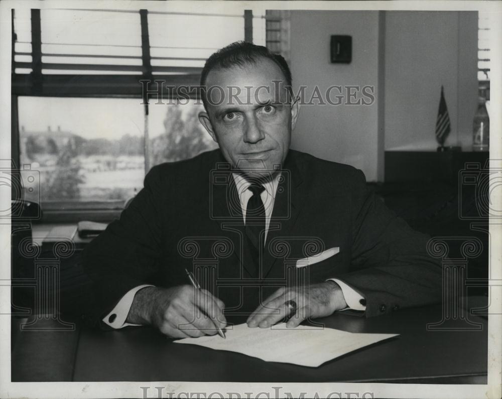 1963 Press Photo James M Townsend, Manager of Coca-Cola Bottling Company - Historic Images