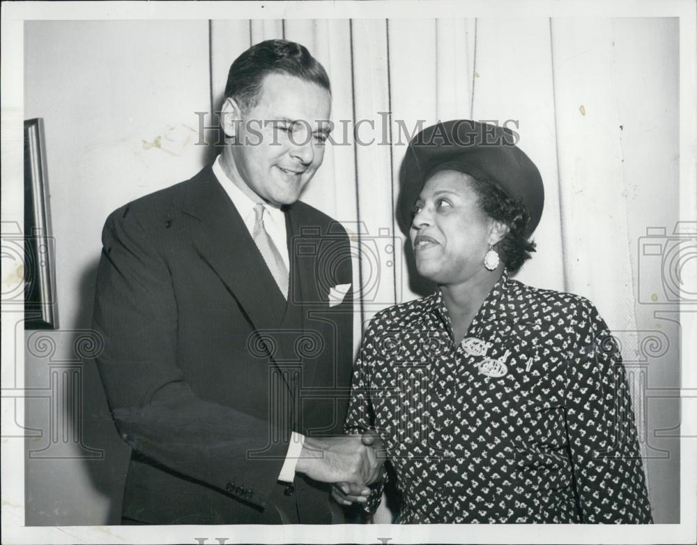 1950 Press Photo Sen Henry Cabot Lodge with Ms Edith Sampson, delegate to UN - Historic Images