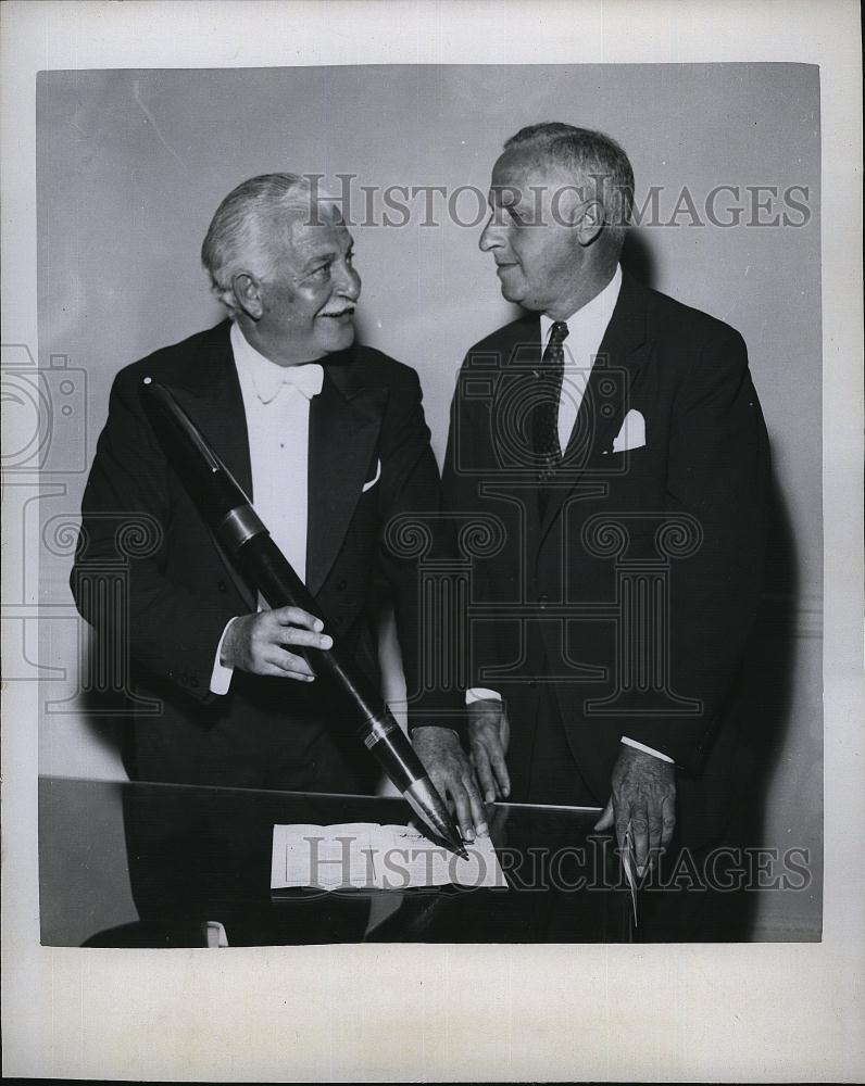 1959 Press Photo Conductor Arthur Fiedler sign a Boston pops program - Historic Images