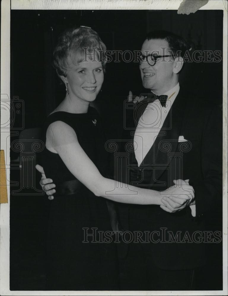 1965 Press Photo Mr and Mrs Peter Welch at Little Wanderers dance - RSL43281 - Historic Images