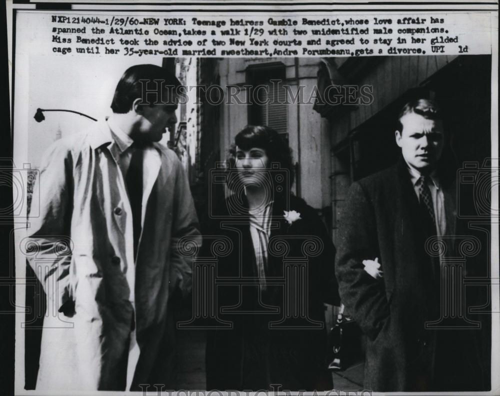 1960 Press Photo Heiress Gamble Benedict &amp; two male companions - RSL86455 - Historic Images