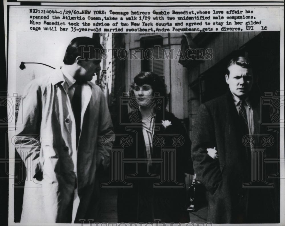1960 Press Photo Heiress Gamble Benedict & two male companions - RSL86455 - Historic Images