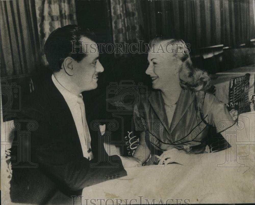 1952 Press Photo Emcee Don Dennis and wife Bettina - RSL87839 - Historic Images