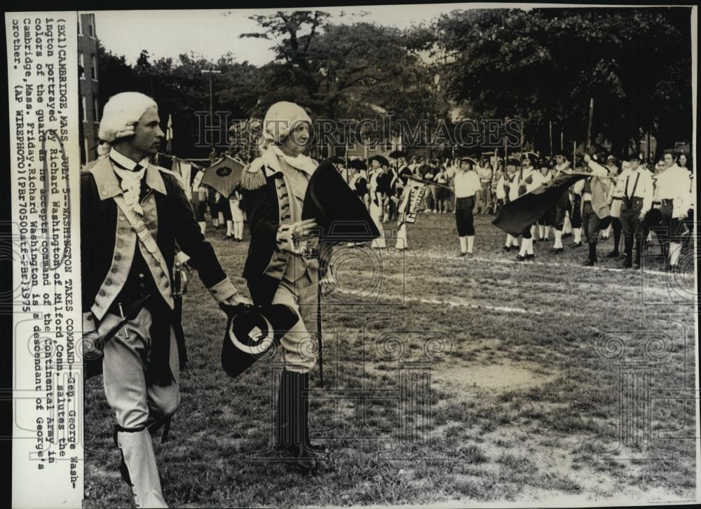 1975 Press Photo Richard Washington portraying George Washington - RSL40301 - Historic Images