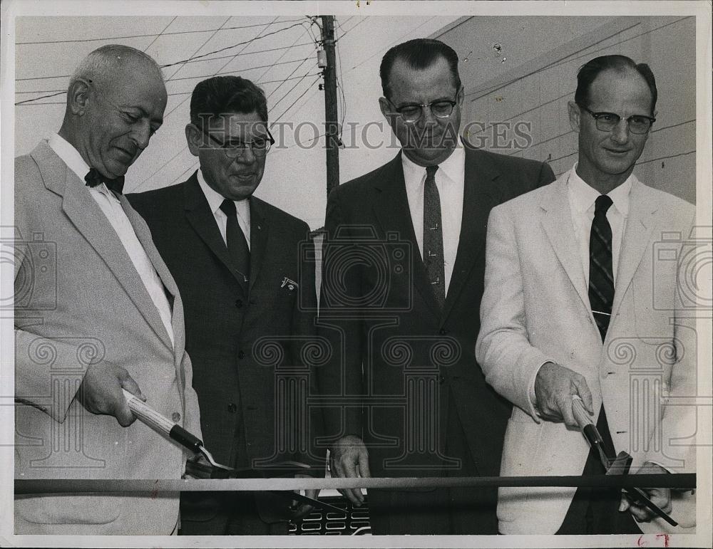 1958 Press Photo ceremony Dunedin Mayor Fred Howard Chairman Fischer Rogero - Historic Images