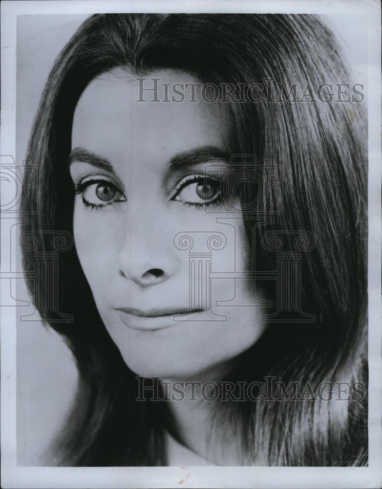 1975 Press Photo Actress Jean Marsh stars in &quot;Habaes Corpus&quot; - RSL78977 - Historic Images