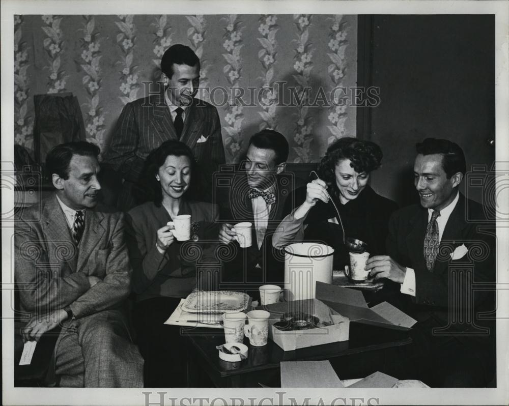 1948 Press Photo "On Approval" Henry Daniell, Brenda Forbes, Lex Richards - Historic Images