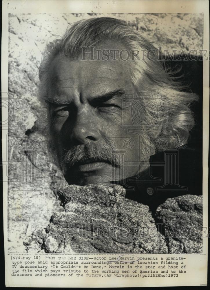 1973 Press Photo Lee Marvin in documentary &quot;It Couldn&#39;t Be Done&quot; - RSL43499 - Historic Images