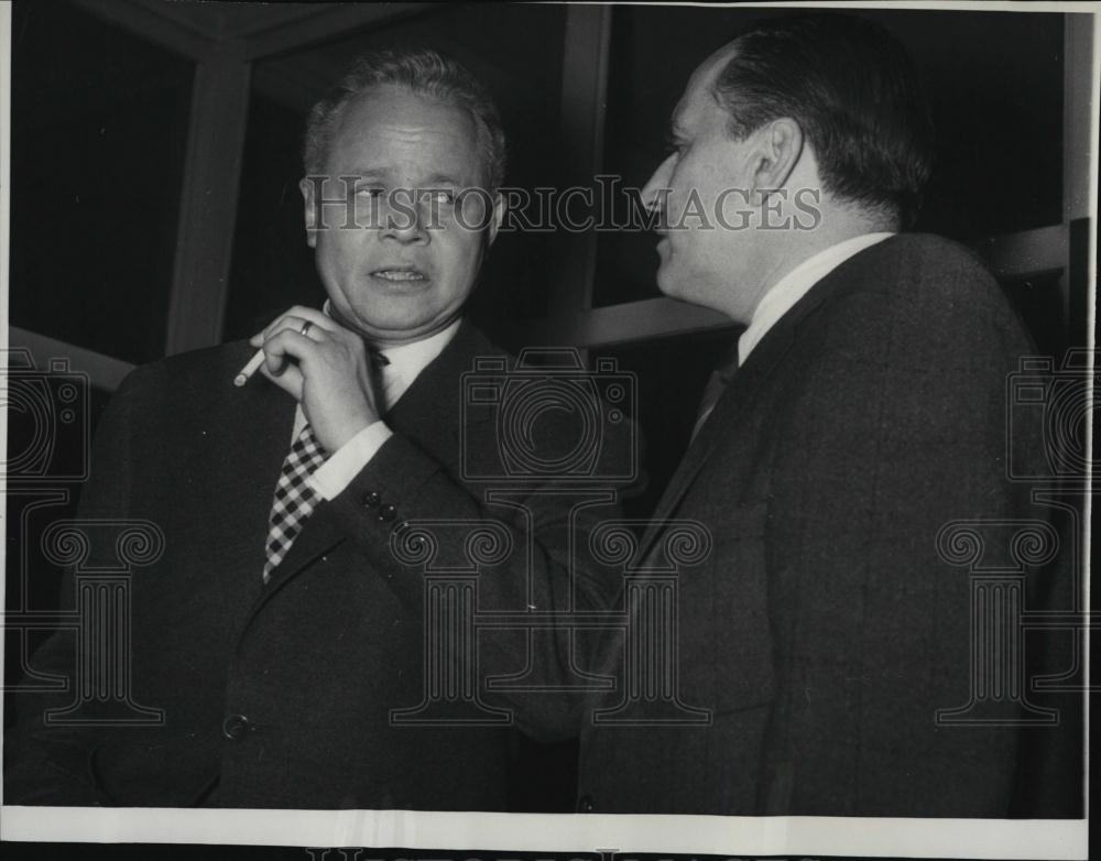 1956 Press Photo Singer Billy Daniels and manager attorney Chauncey S Olman - Historic Images