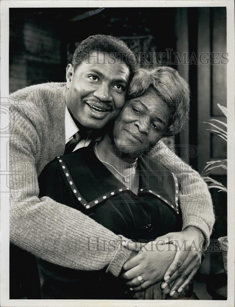 1963 Press Photo Actor Ossie Davis &amp; Rene Enriquez In &quot;The Defenders&quot; - Historic Images