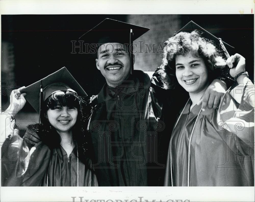 1991 Press Photo Winners of Junior Fernandez scholarship Ha Chau Francisco Perez - Historic Images
