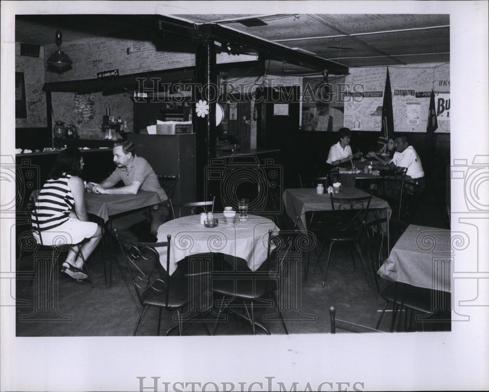 1969 Press Photo Dave Wetmore at Damshanty Restaurant - RSL99771 - Historic Images