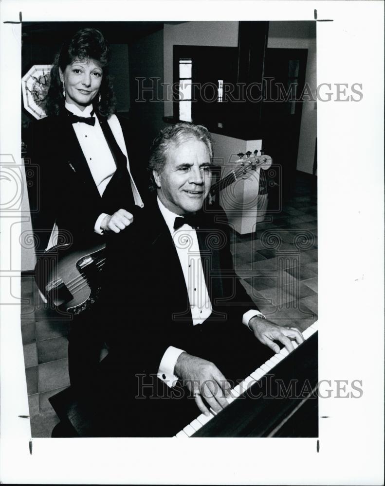 1990 Press Photo Phil &amp; Diane Centracchio, stage name Greco, perform in Dunedin - Historic Images