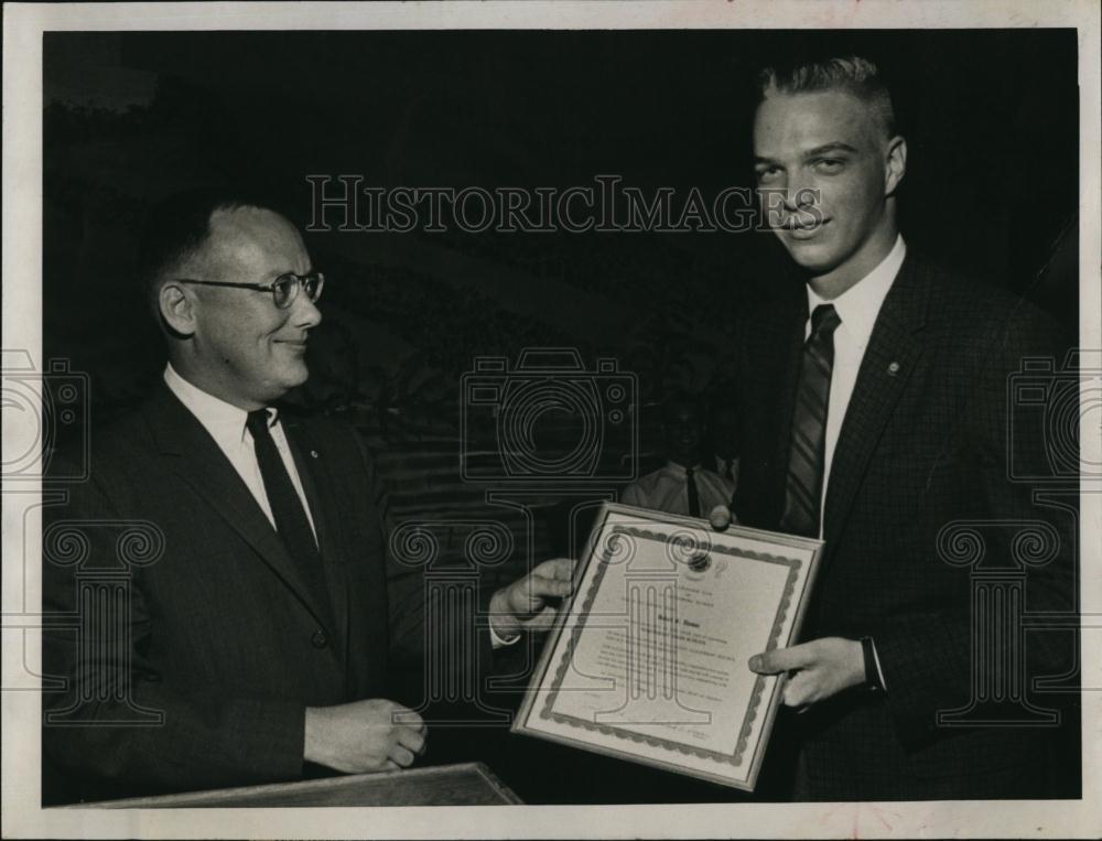 1965 Press Photo Richard Logan, pres of St Pete Exchange Club &amp; RG Thomas - Historic Images